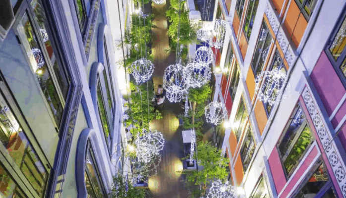 Lung linh sắc màu tại khu trung tâm Saigon Garden Tại trung tâm thương mại Saigon Garden được bố trí Lung linh sắc màu