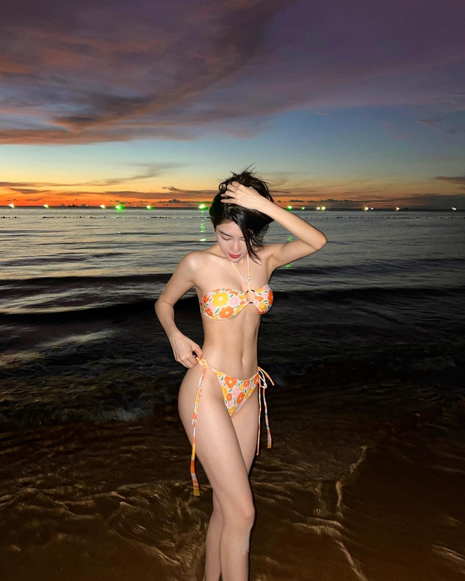Hot girl Linh Trương náo loạn cõi mạng: 22 tuổi đã có núi đồ hiệu, style sang chảnh miễn chê, xem nhan sắc trước "dao kéo" mới thấy bất ngờ - Ảnh 5. Hot girl Linh Trương náo loạn cõi mạng: 22 tuổi đã có núi đồ hiệu, style sang chảnh miễn chê, xem nhan sắc trước "dao kéo" mới thấy bất ngờ - Ảnh 5.