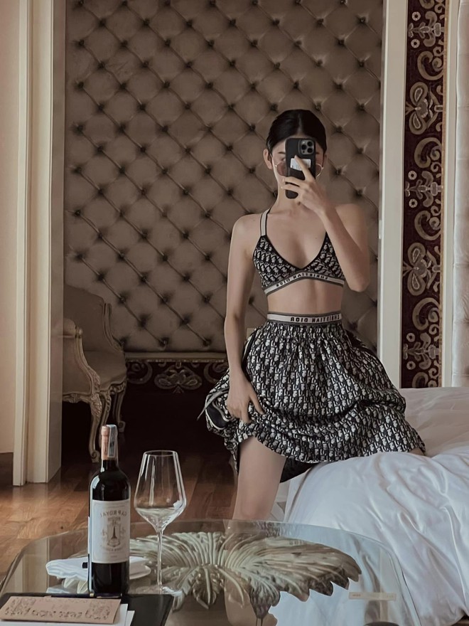 Hot girl Linh Trương náo loạn cõi mạng: 22 tuổi đã có núi đồ hiệu, style sang chảnh miễn chê, xem nhan sắc trước "dao kéo" mới thấy bất ngờ - Ảnh 3. Hot girl Linh Trương náo loạn cõi mạng: 22 tuổi đã có núi đồ hiệu, style sang chảnh miễn chê, xem nhan sắc trước "dao kéo" mới thấy bất ngờ - Ảnh 3.
