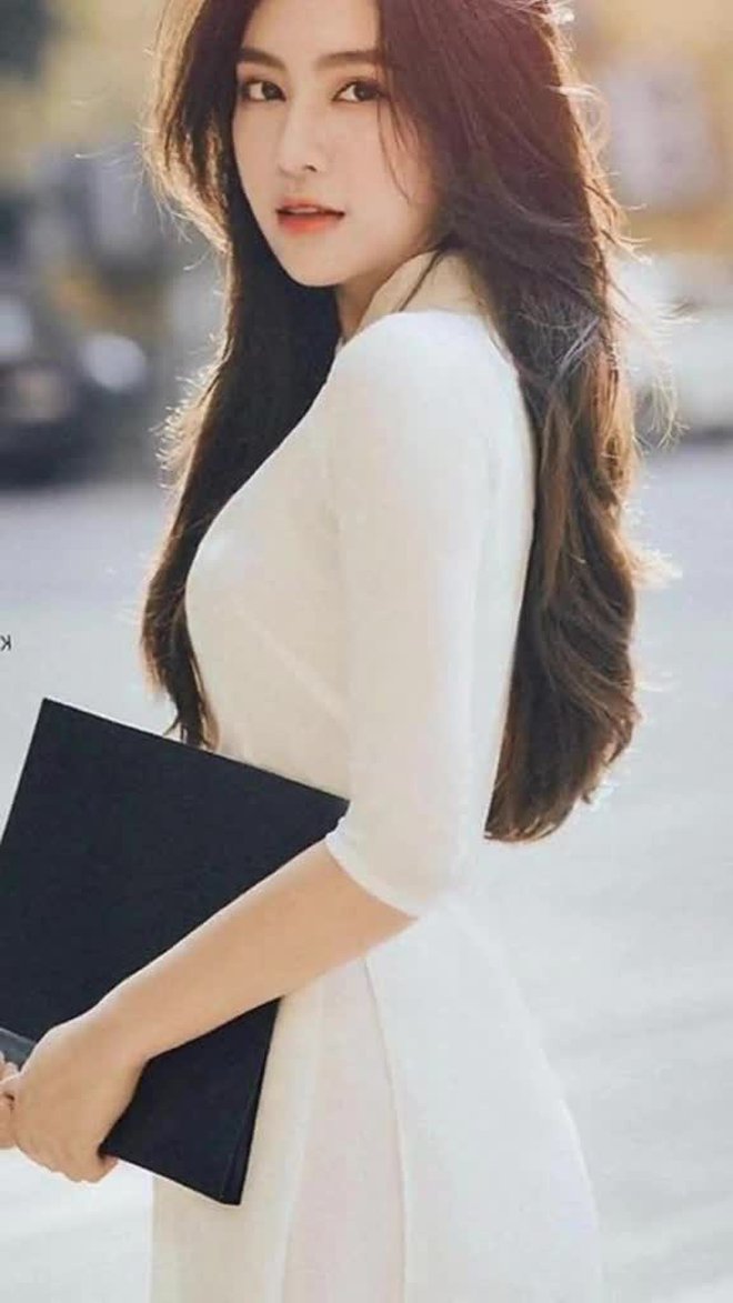 Hot girl Linh Trương náo loạn cõi mạng: 22 tuổi đã có núi đồ hiệu, style sang chảnh miễn chê, xem nhan sắc trước "dao kéo" mới thấy bất ngờ - Ảnh 7. Hot girl Linh Trương náo loạn cõi mạng: 22 tuổi đã có núi đồ hiệu, style sang chảnh miễn chê, xem nhan sắc trước "dao kéo" mới thấy bất ngờ - Ảnh 7.