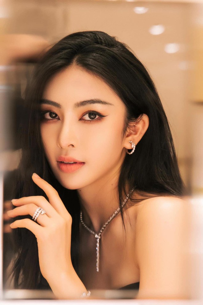 Hot girl Linh Trương náo loạn cõi mạng: 22 tuổi đã có núi đồ hiệu, style sang chảnh miễn chê, xem nhan sắc trước "dao kéo" mới thấy bất ngờ - Ảnh 6. Hot girl Linh Trương náo loạn cõi mạng: 22 tuổi đã có núi đồ hiệu, style sang chảnh miễn chê, xem nhan sắc trước "dao kéo" mới thấy bất ngờ - Ảnh 6.