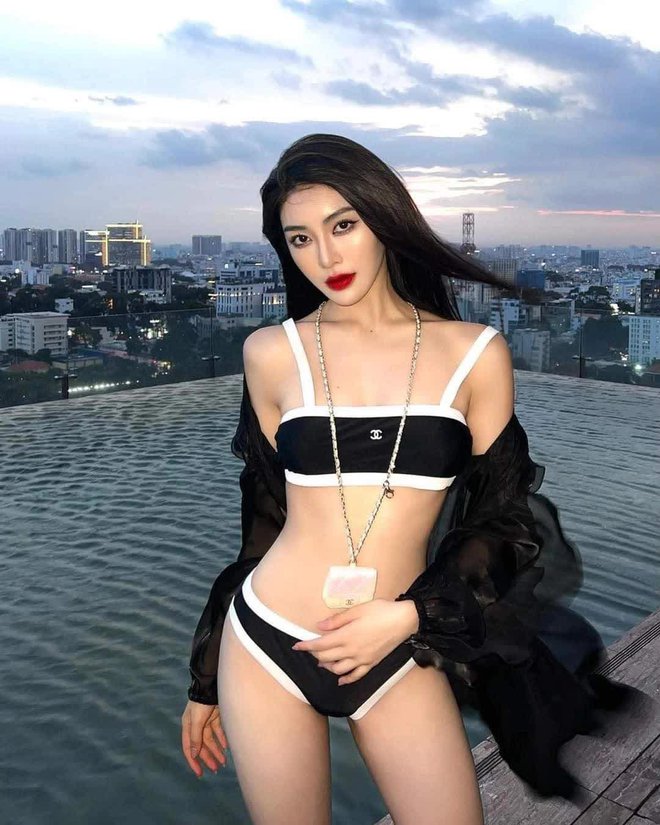 Hot girl Linh Trương náo loạn cõi mạng: 22 tuổi đã có núi đồ hiệu, style sang chảnh miễn chê, xem nhan sắc trước "dao kéo" mới thấy bất ngờ - Ảnh 5. Hot girl Linh Trương náo loạn cõi mạng: 22 tuổi đã có núi đồ hiệu, style sang chảnh miễn chê, xem nhan sắc trước "dao kéo" mới thấy bất ngờ - Ảnh 5.