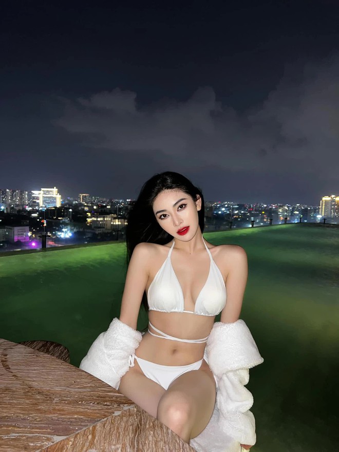 Hot girl Linh Trương náo loạn cõi mạng: 22 tuổi đã có núi đồ hiệu, style sang chảnh miễn chê, xem nhan sắc trước "dao kéo" mới thấy bất ngờ - Ảnh 5. Hot girl Linh Trương náo loạn cõi mạng: 22 tuổi đã có núi đồ hiệu, style sang chảnh miễn chê, xem nhan sắc trước "dao kéo" mới thấy bất ngờ - Ảnh 5.
