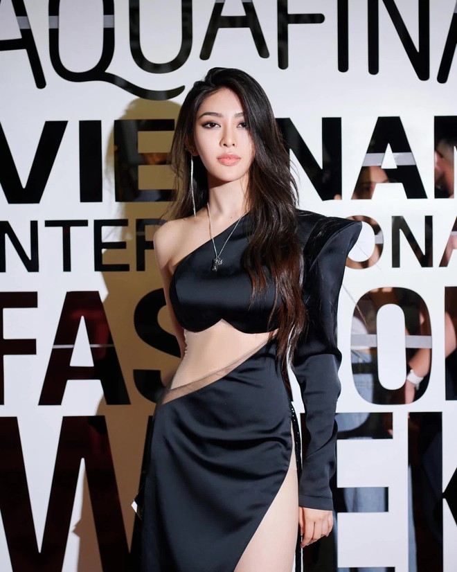 Hot girl Linh Trương náo loạn cõi mạng: 22 tuổi đã có núi đồ hiệu, style sang chảnh miễn chê, xem nhan sắc trước "dao kéo" mới thấy bất ngờ - Ảnh 4. Hot girl Linh Trương náo loạn cõi mạng: 22 tuổi đã có núi đồ hiệu, style sang chảnh miễn chê, xem nhan sắc trước "dao kéo" mới thấy bất ngờ - Ảnh 4.