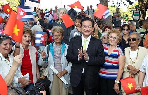 Thủ tướng Nguyễn Tấn Dũng được người dân thủ đô Havana nồng nhiệt chào đón trong chuyến thăm Cuba 27/3/2014.