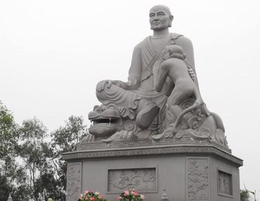 Tượng Sư Vạn Hạnh tại chùa Tiêu Sơn - Bắc Ninh