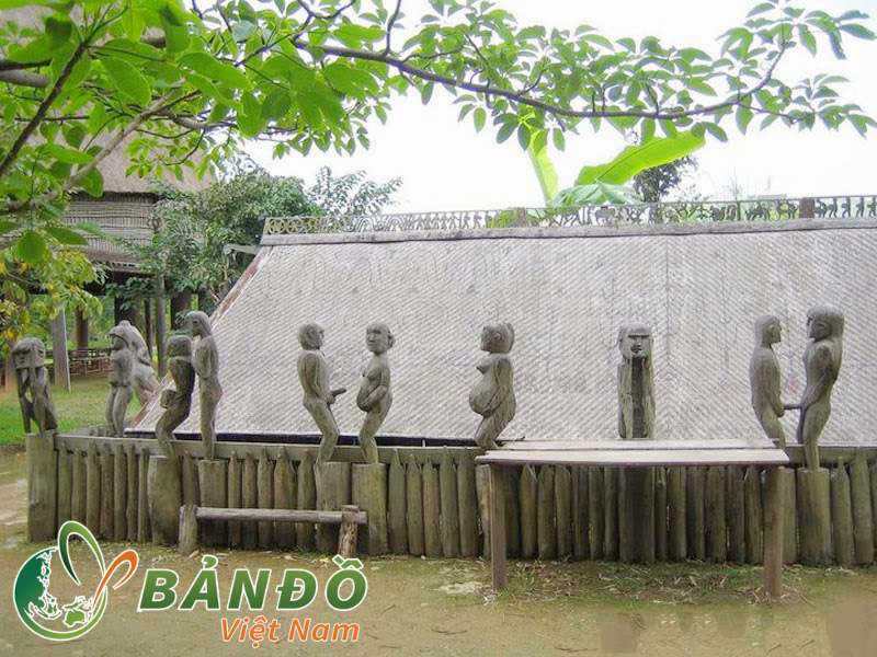 Nhà mồ của người Tây Nguyên